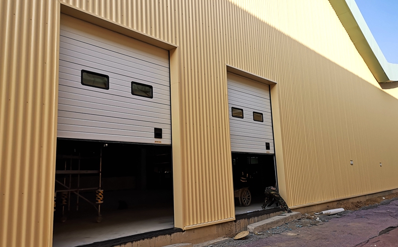 農(nóng)夫山泉倉庫安裝提升門插圖1